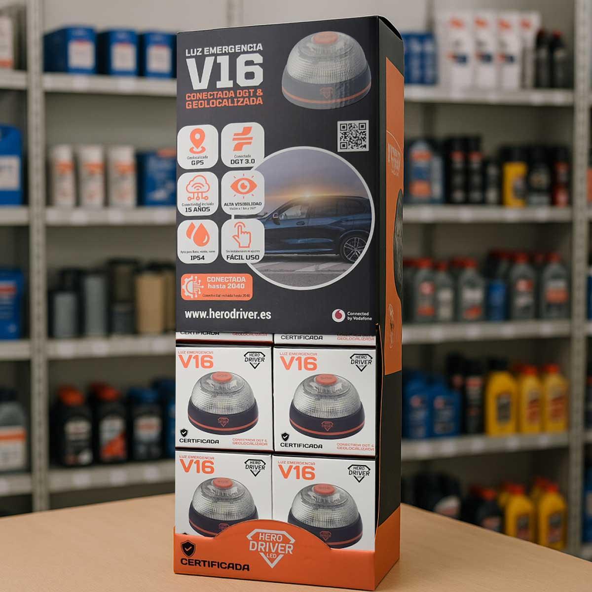 Expositor en tienda con luces de emergencia V16 Hero Driver certificadas y geolocalizadas con conexión DGT